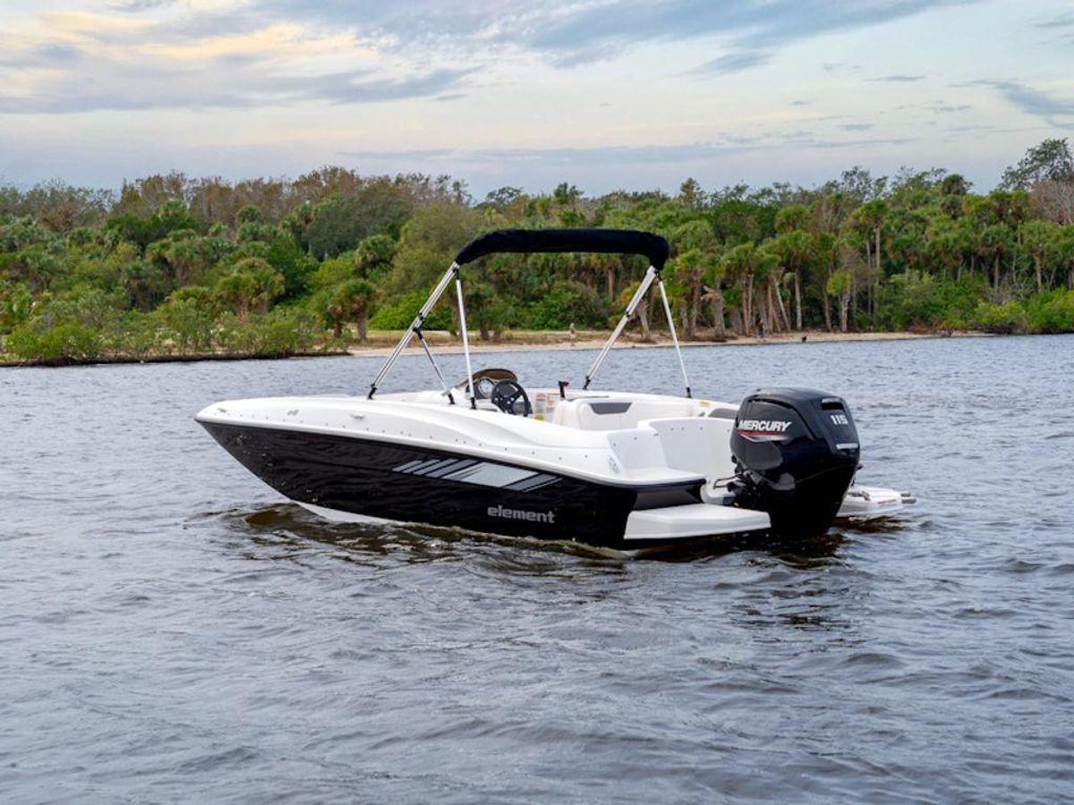 2026 Bayliner E18 Base