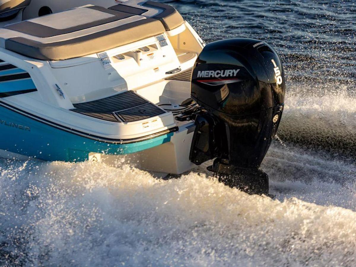2025 Bayliner VR5 Bowrider - Outboard Base