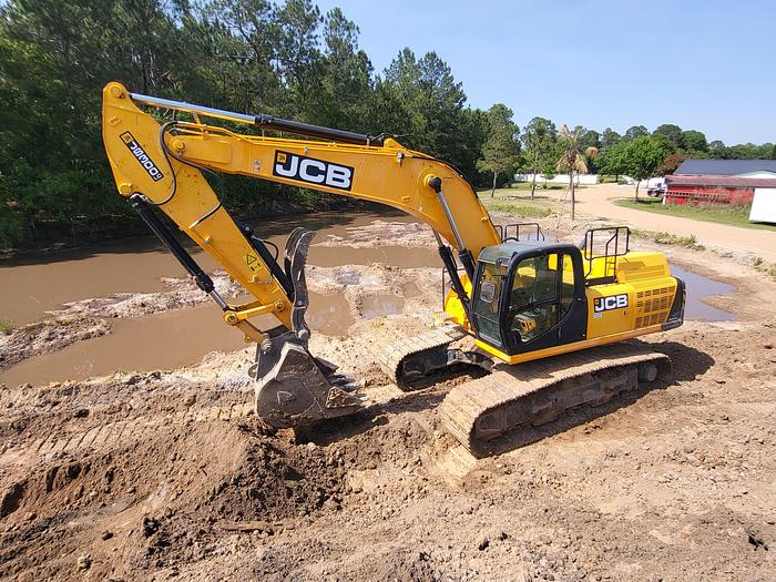 Used 2017  JCB 300LC 