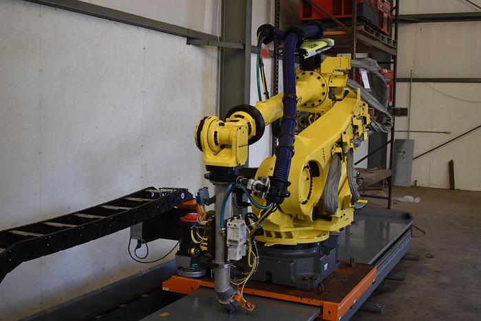 Used Fanuc R-2000ib/125L with 30 ft track, Very Low Hours