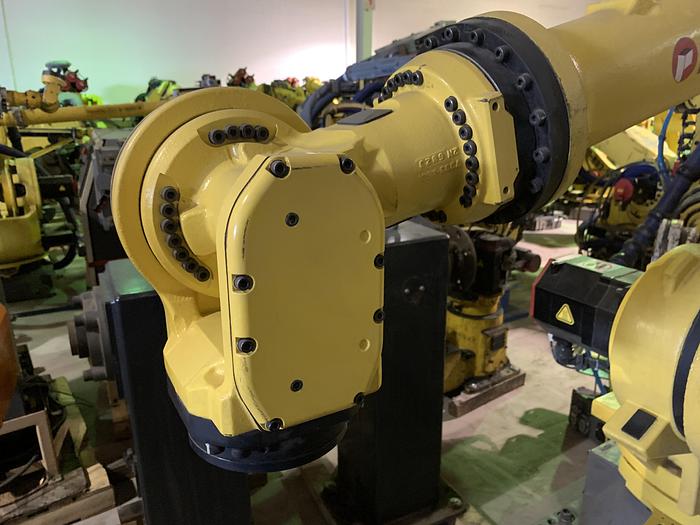 Used FANUC R2000iC/125L 6 AXIS CNC ROBOT WITH R30iB CONTROLLER, IR VISION, 125KG X 3,100 MM H REACH