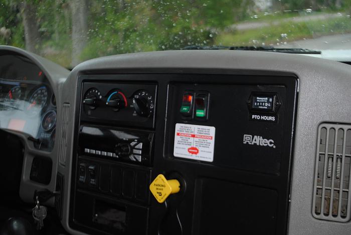 Used Altec LS63 on 2015 International 4300 SBA 4x2 Reg Cab Flatbed Truck - M37501