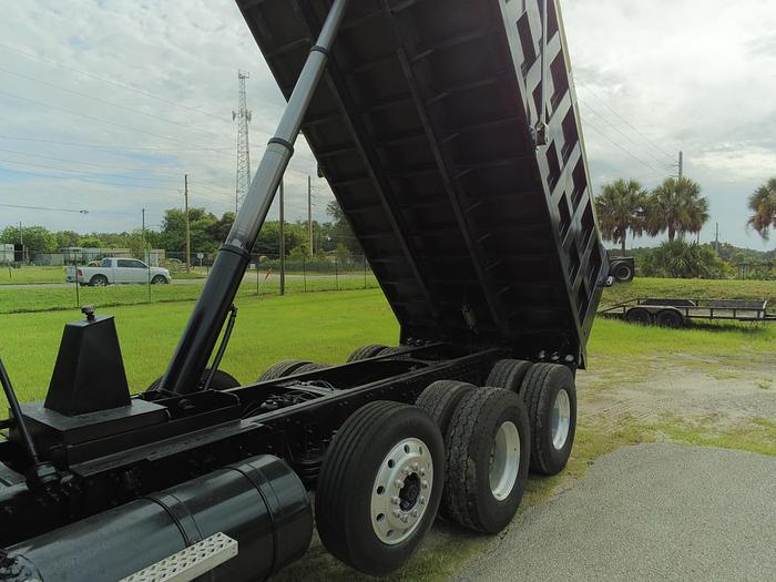 Used 2010 MACK GU 813