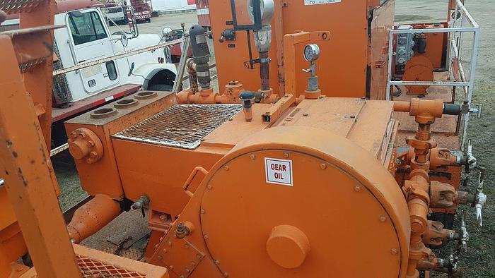 Used 2002 WELCAN 4 Axle Carrier Style Oilfield Pump / Kill Truck