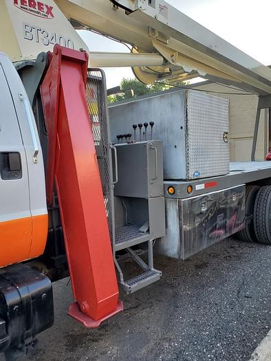Used 2001 Ford F750 Terex BT3400 Crane Truck - M74771