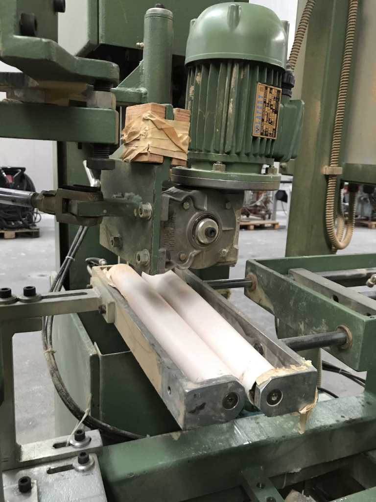 Used Levigatrice verticale per teste di gambe di sedia tonde