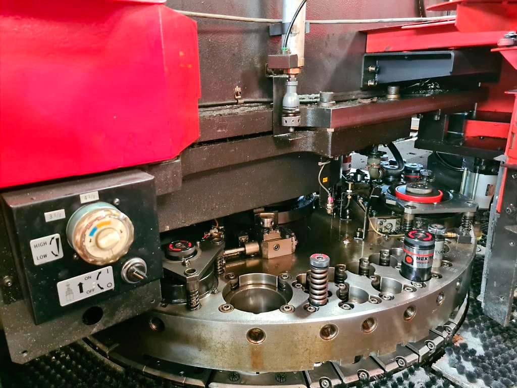 Used Amada vipros 368 king - Punching machine - 2001