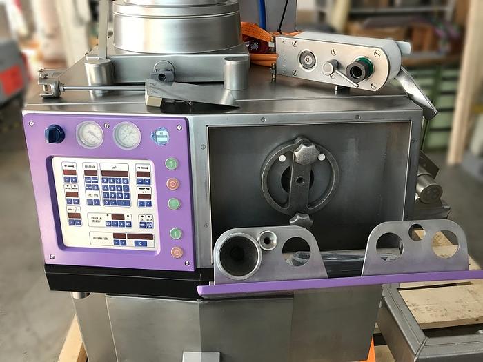 Gebraucht Handtmann VF 200 Vacuum Filling Machine, refurbished