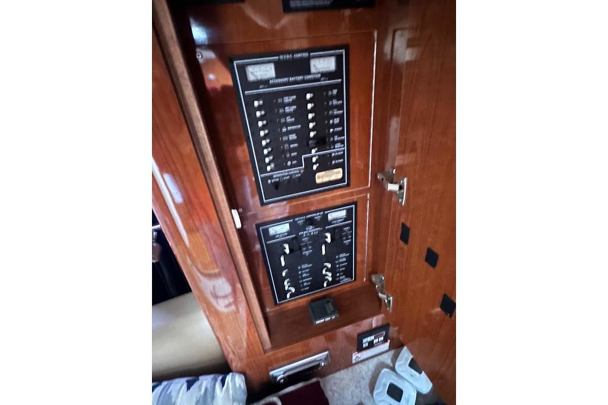 Used 2007 Regal Sport Yacht Commodore 3760 IO
