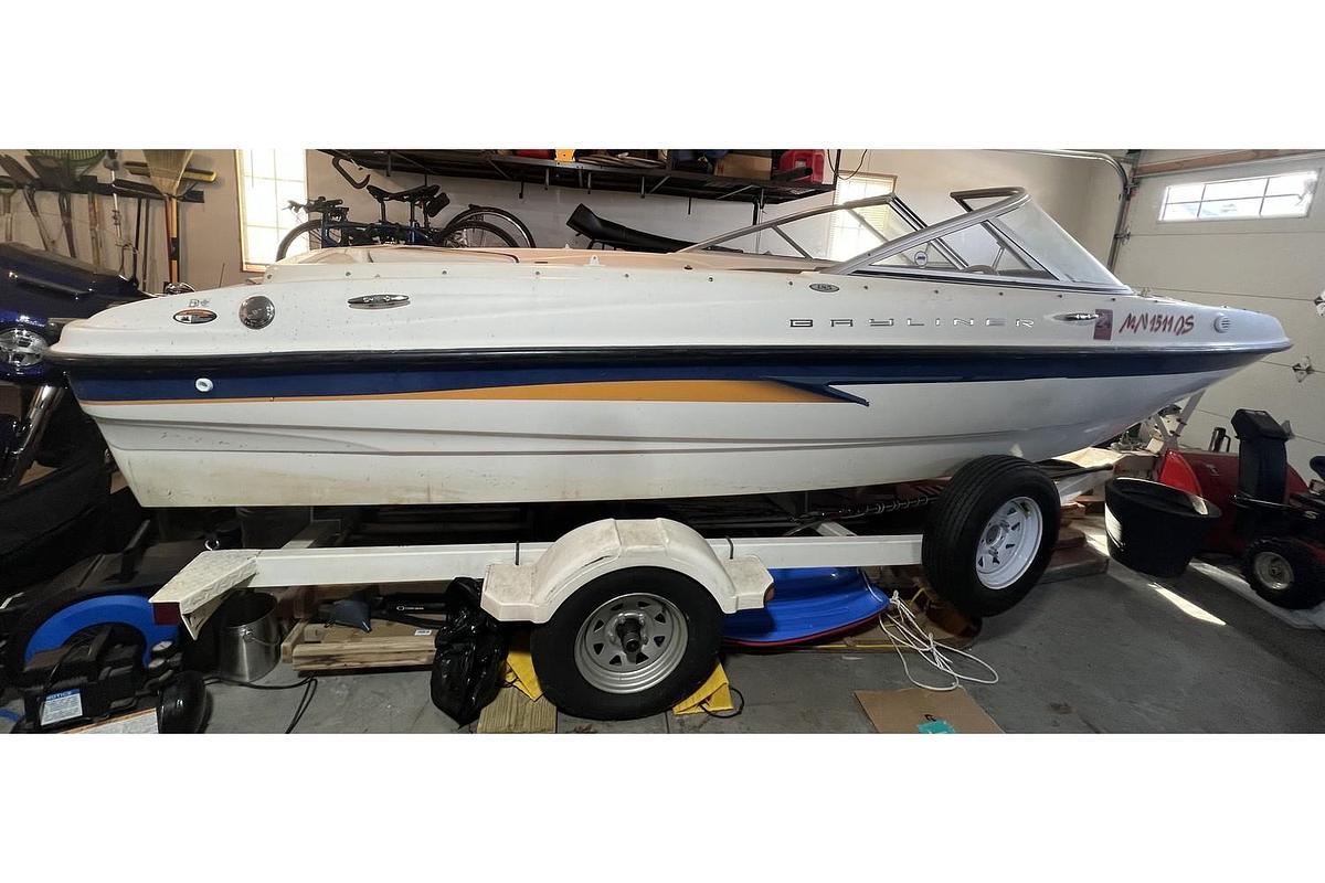 Used 2004 Bayliner International 185
