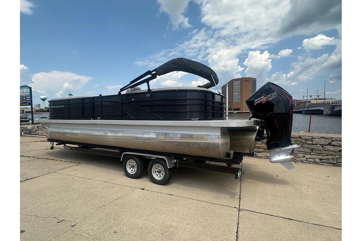 Used 2021 Bennington 25 LCW