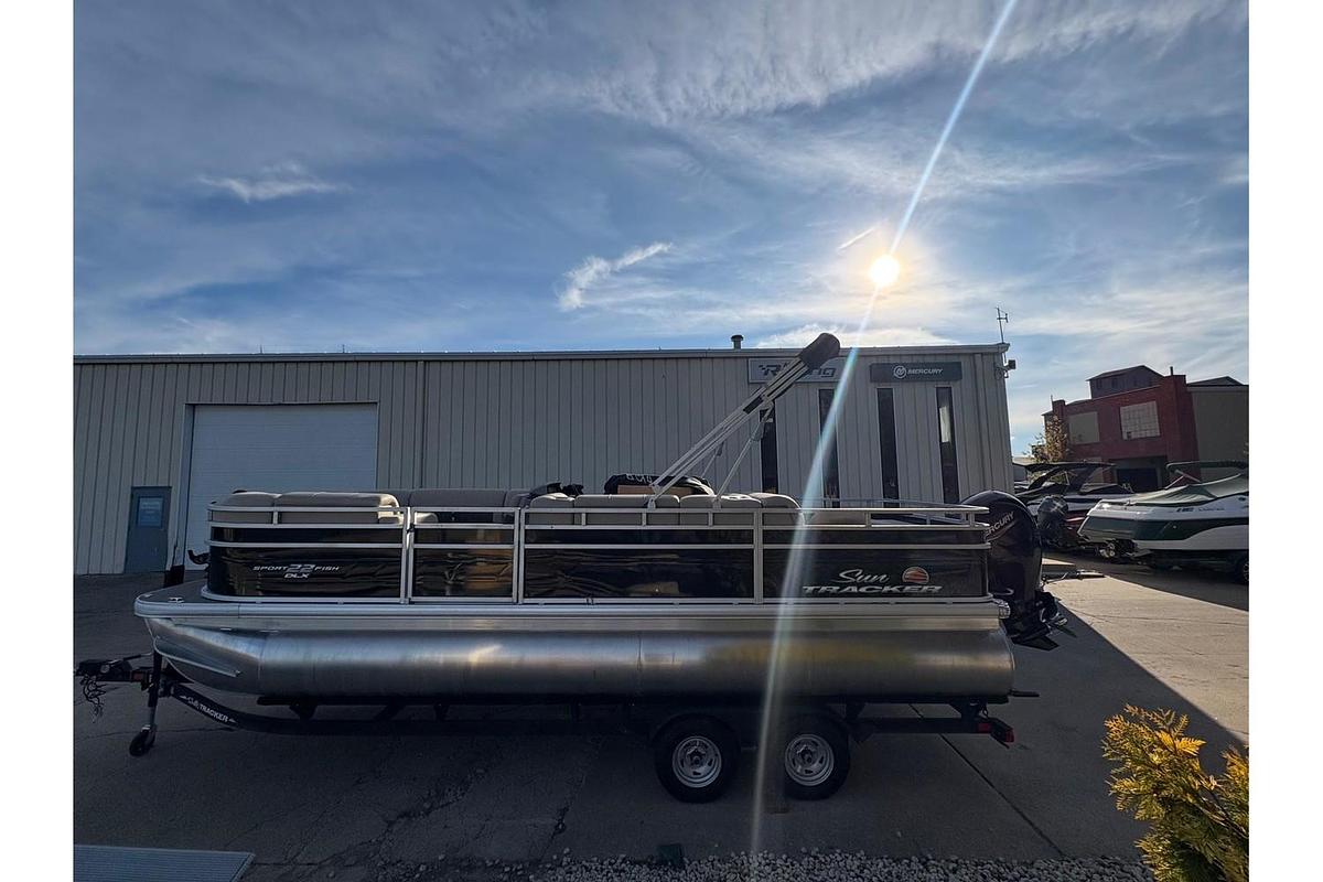 2024 Sun Tracker SF 22