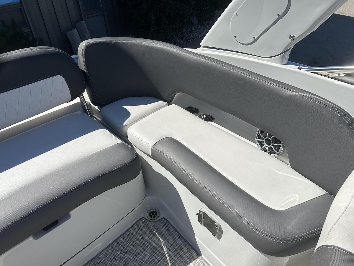 Used 2024 Crownline 260 XSS