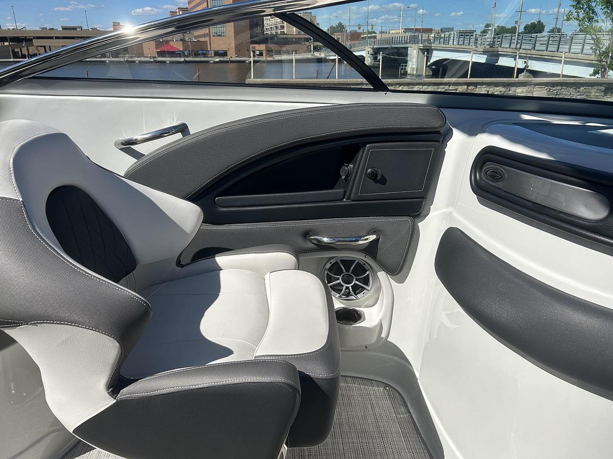 Used 2024 Crownline 260 XSS