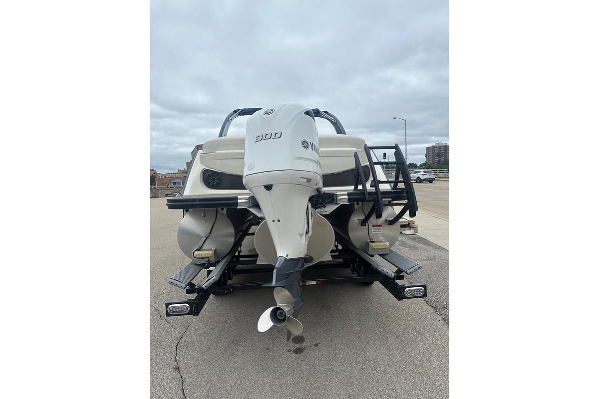 Used 2020 Bennington 23 RXFBASG