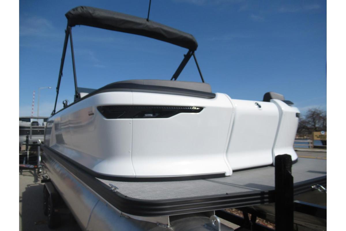 2024 Manitou Cruise 22 Switchback