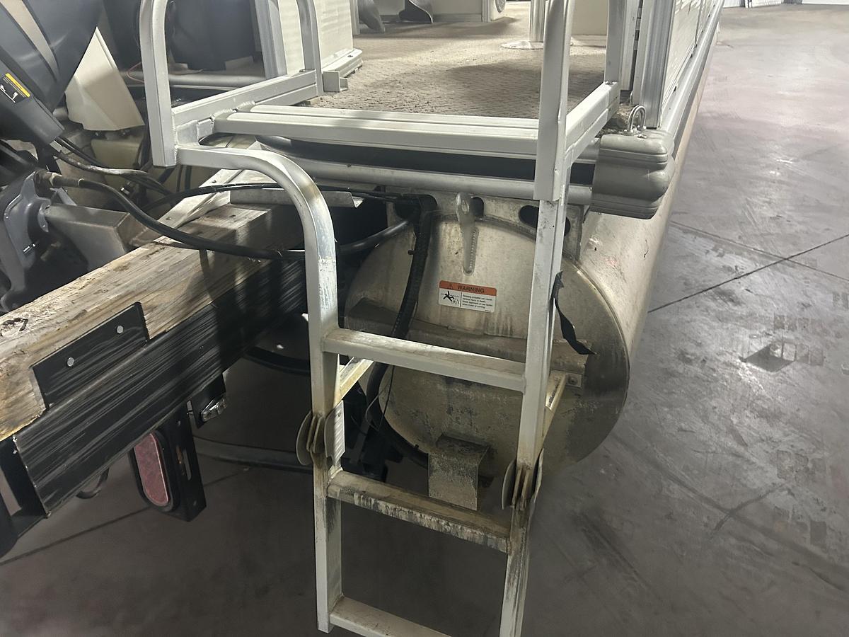 Used 2004 Lowe Trinidad 222