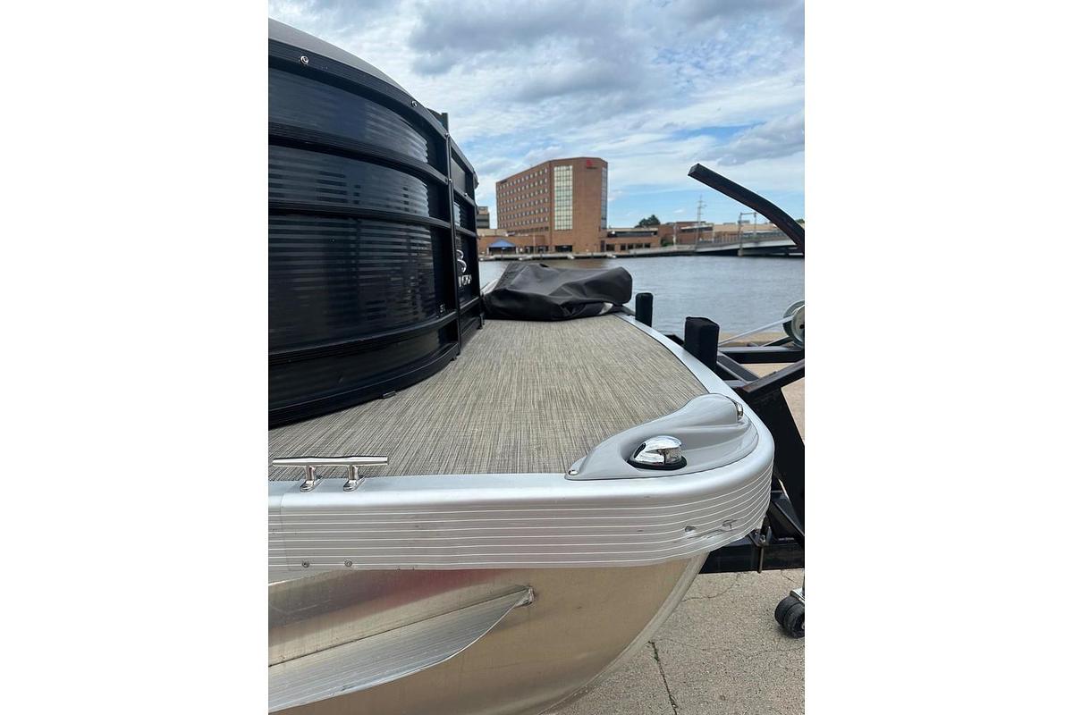 Used 2021 Bennington 25 LCW