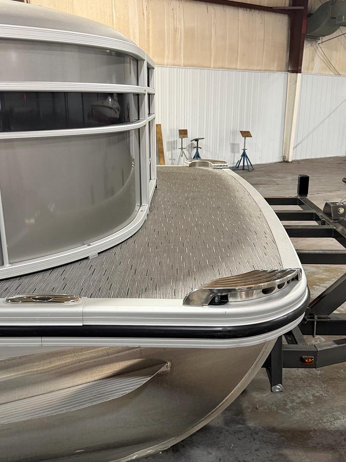 Used 2022 Bennington 22SSBX