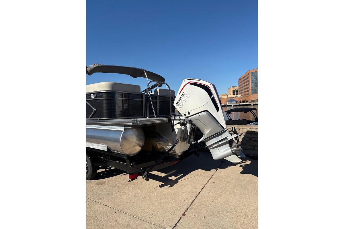 Used 2022 Manitou 23 Encore RF SHP 575