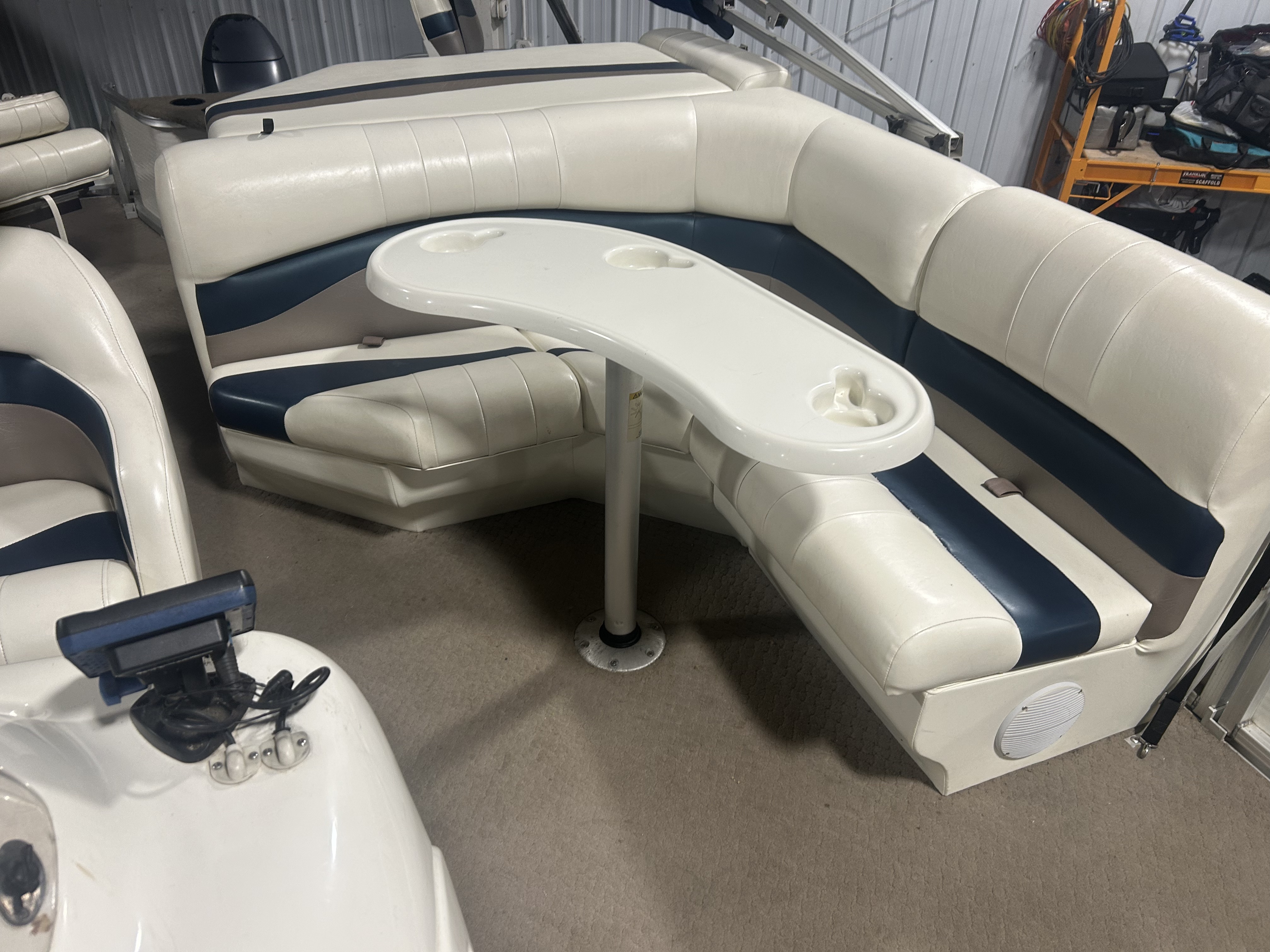 Used 2004 Lowe Trinidad 222
