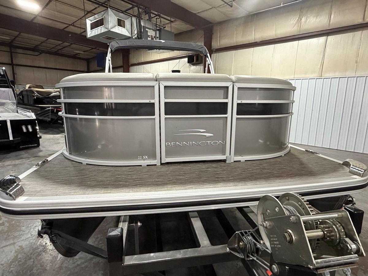 Used 2022 Bennington 22SSBX