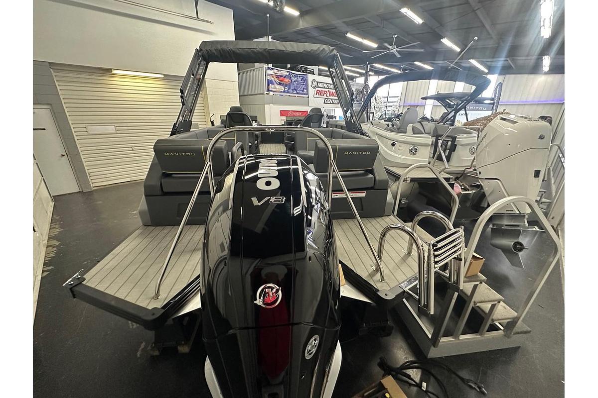 2025 Manitou Explore 24 Navigator