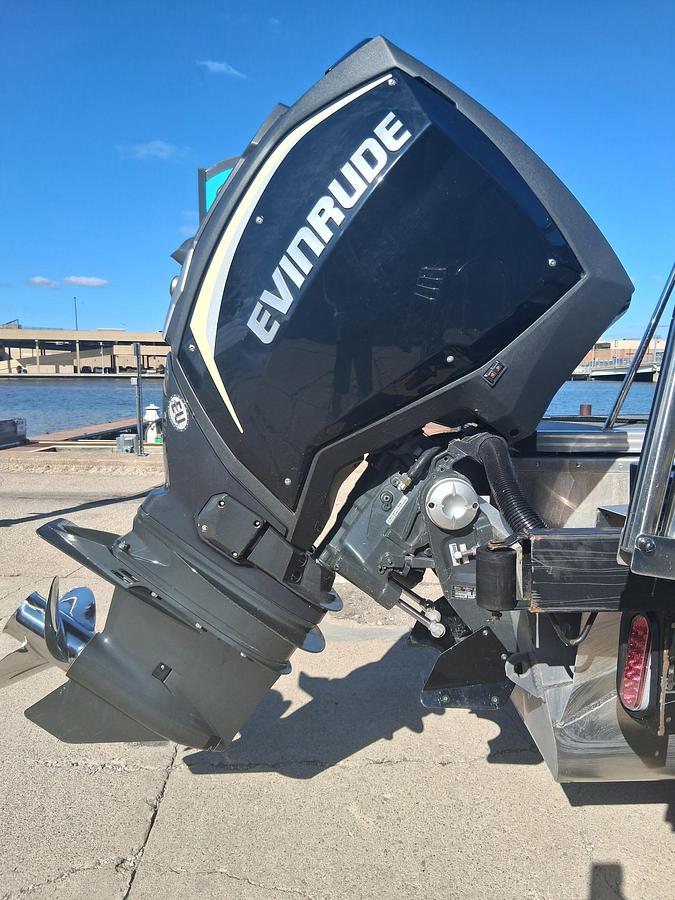Used 2020 Manitou 23 Aurora RF SHP