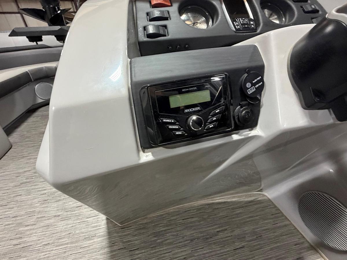 Used 2022 Bennington 22SSBX