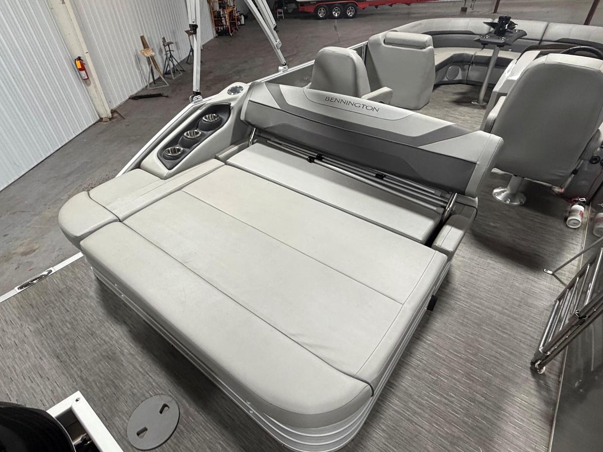 Used 2022 Bennington 22SSBX