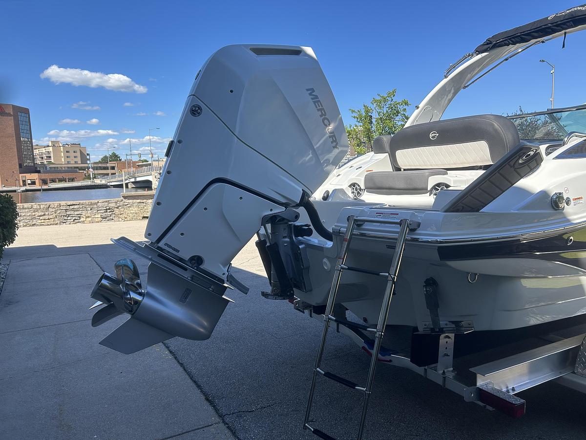 Used 2024 Crownline 260 XSS