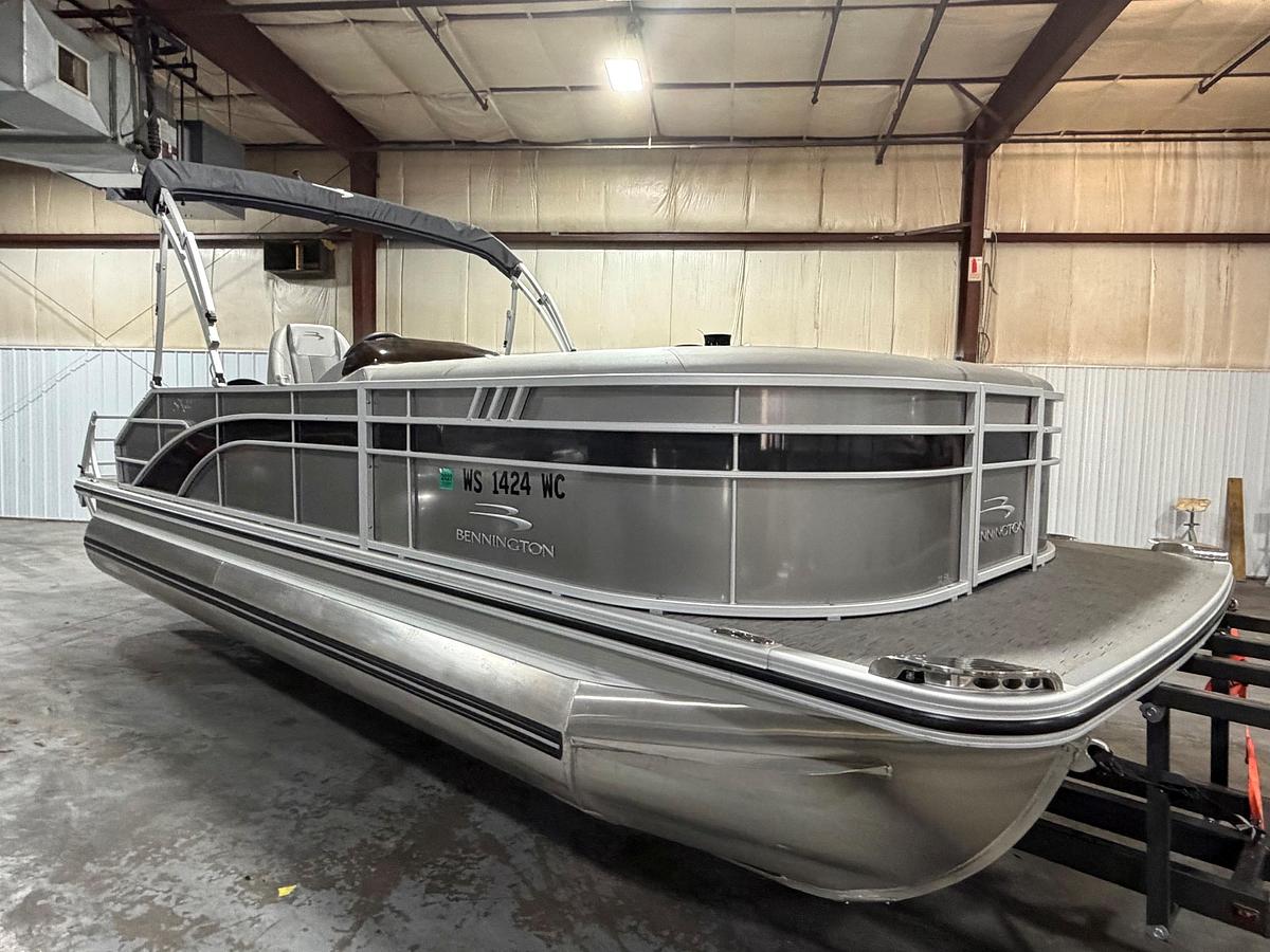 Used 2022 Bennington 22SSBX