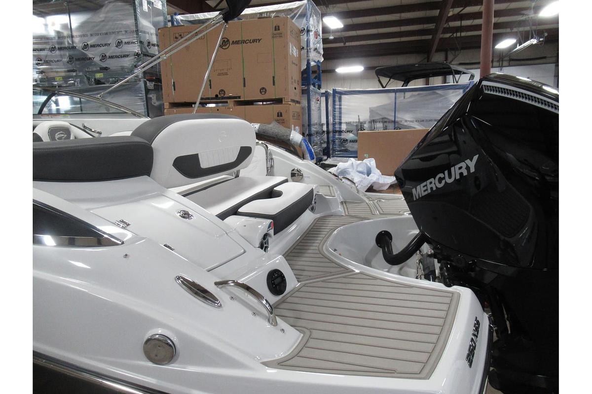 2024 Crownline 250 XSS