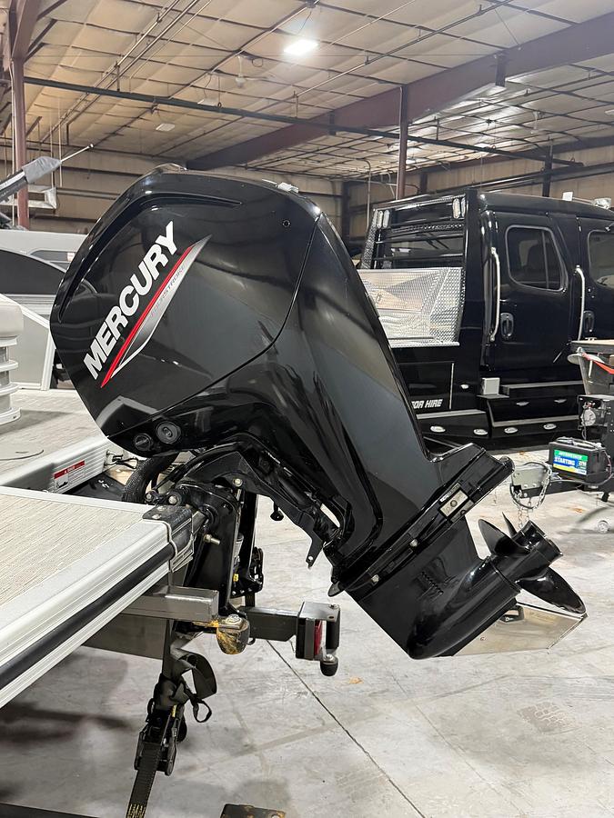 Used 2022 Bennington 22SSBX