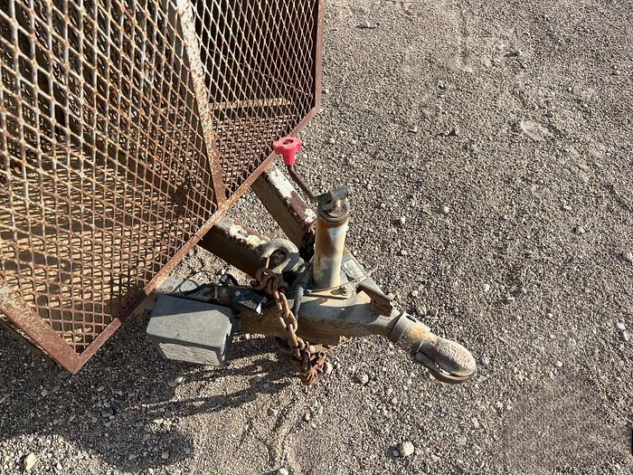 Used 2010 CARGO CRAFT 21 ft T/A Doghouse Trailer