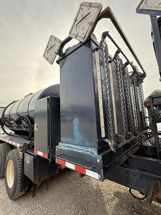 Used 2010 365 Peterbilt Acid Truck