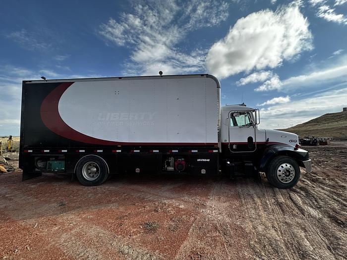 Used 1999 Peterbilt 330 Box/ Lube Truck