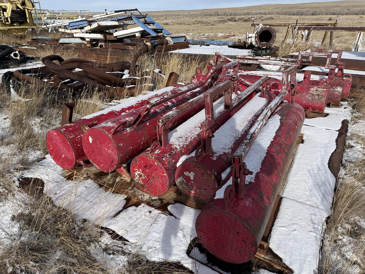 Used Wind Walls, Walkways, Flow Line Pipe, Hoses, Stairs V Door, Skids Rig #235