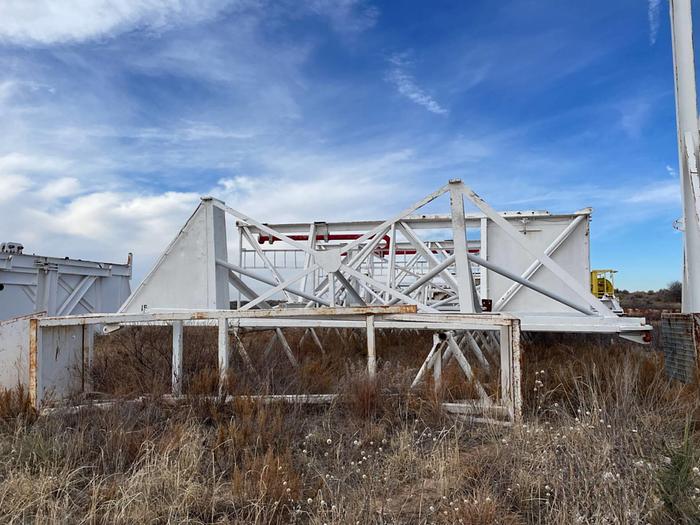 Used Pyramid 920,000 LB Cantilever Mast, Sub, Partial Rig