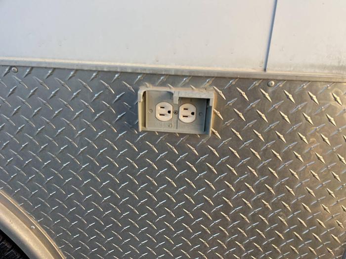 Used 2006 Aluminum Trailer Enclosed T/A 20 ft