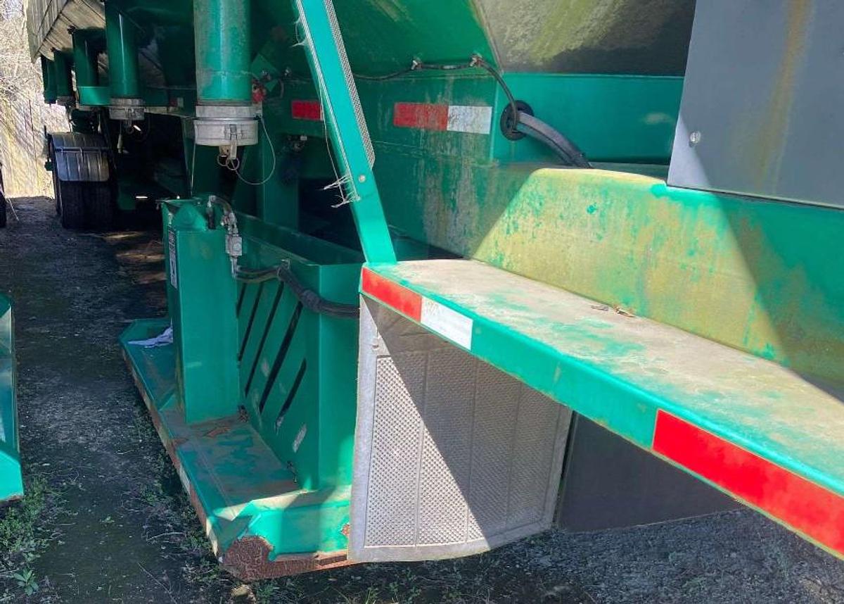 Used 2013 CHARLTON & HILL ESH-1701 T/A SAND HOGG TRAILER