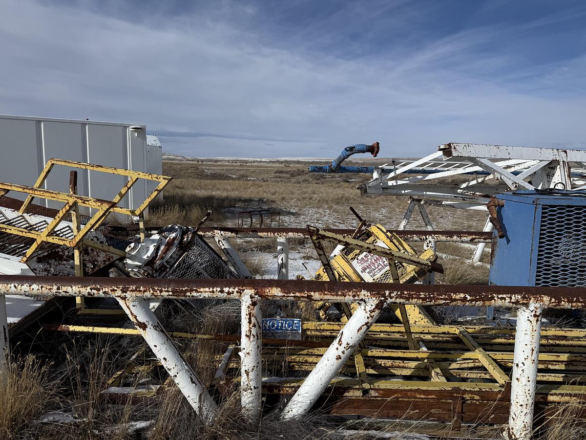 Used Junk Tub with Air Tugged Railing Coolers Rig #235