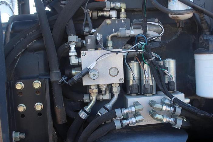 Used 2008 Zanetis Roadhog 48200 TLT Asphalt Cold Planer/ Road Grinder