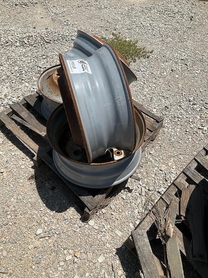 Used Semi-Truck Tire Rims 