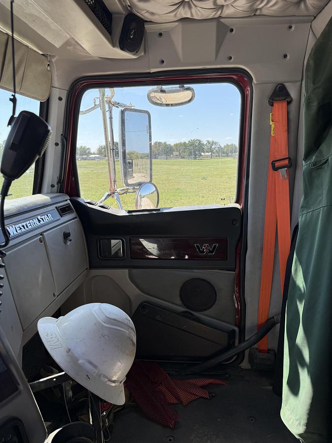 Used 2020 Western Star 4900SB Winch Truck w/Conventional Sleeper