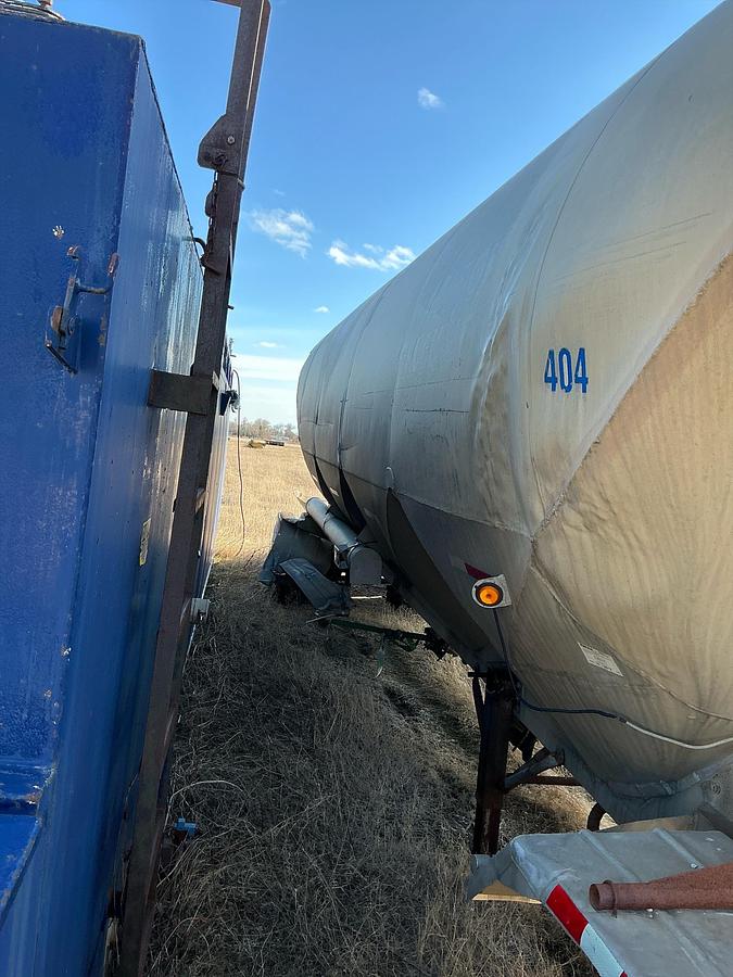 Used 1971 Fruehauf Pneumatic Dry Bulk Tank Trailer
