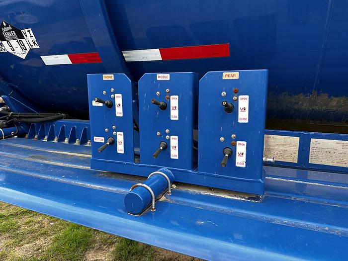 Used 2015 Worley Acid/ Gel Transport Trailer