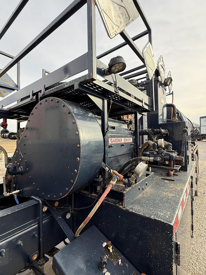 Used 2010 365 Peterbilt Acid Truck