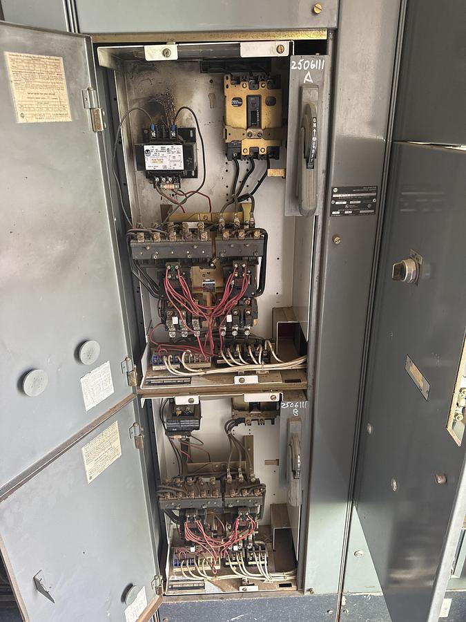 Used ALLEN BRADLEY 600 volts 60 HZ 25hp Breacker Bucket