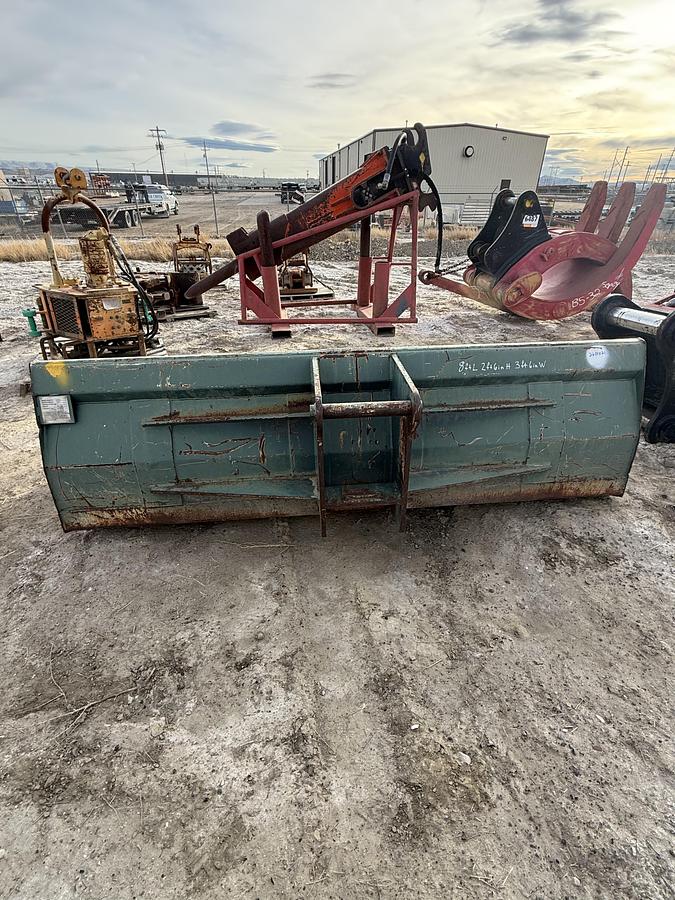 Used 2008 GEHL 8FT Bucket